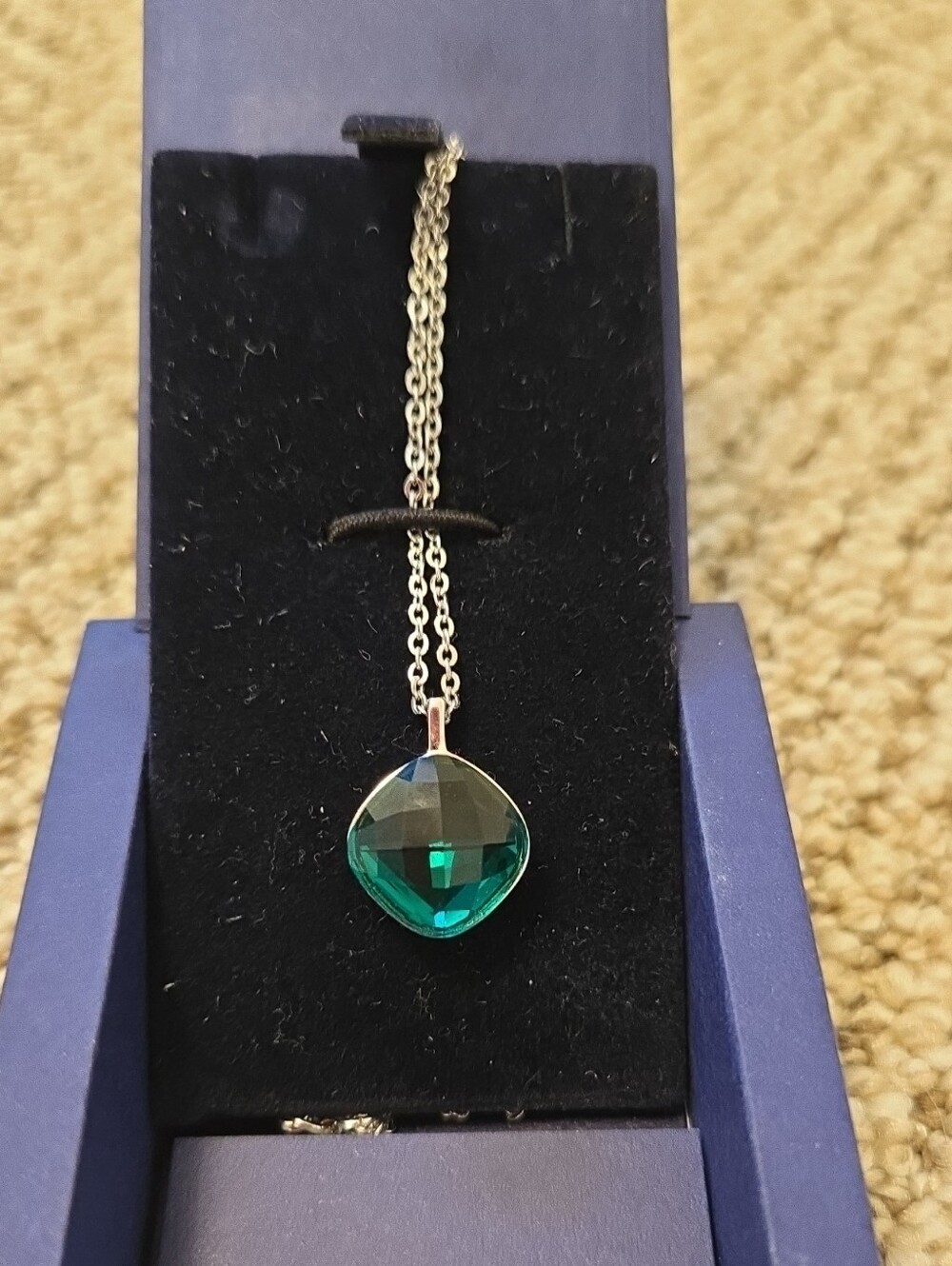NIB Swarovski Emerald Green Faceted Cushion Pendant Necklace
